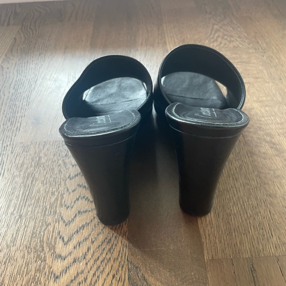 L’intervalle Genuine Black Leather Wedges - Picture 10 of 10